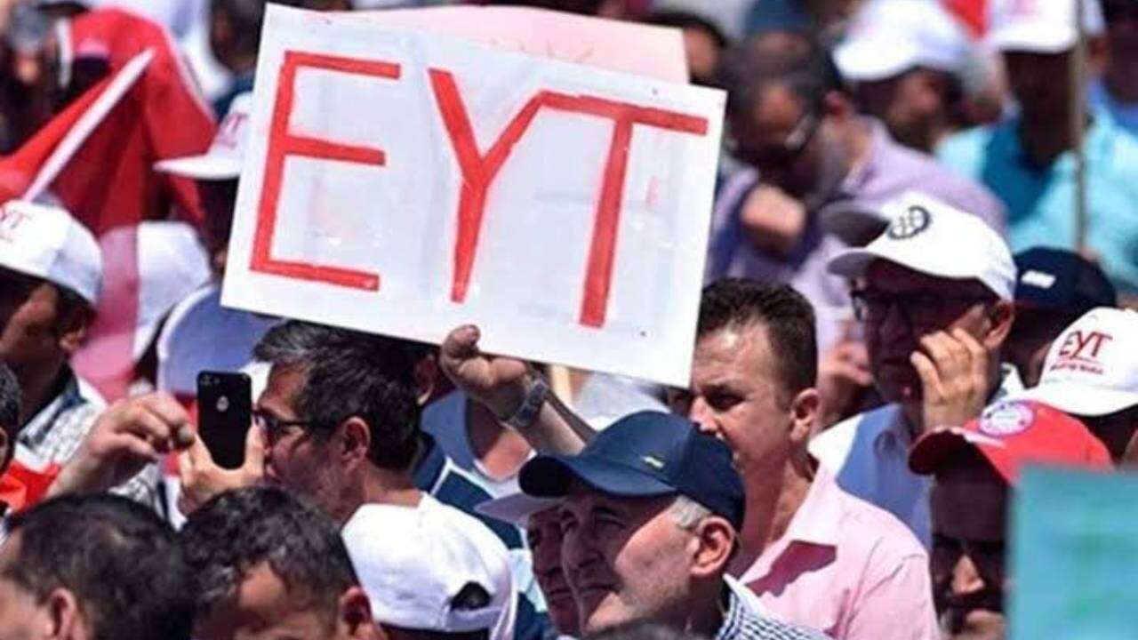 EYT’yi kıl payı kaçıranlara erken emeklilik kapısı açıldı: Mevcut hakları açıklanıyor, işte yaşı öne çeken 4 formül! 9